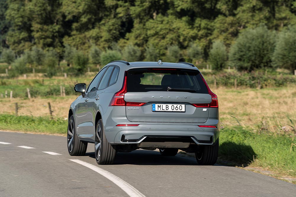 https://autogreeknews.gr/wp-content/uploads/2021/11/Volvo_XC60_Recharge_T8_AWD_4.jpg