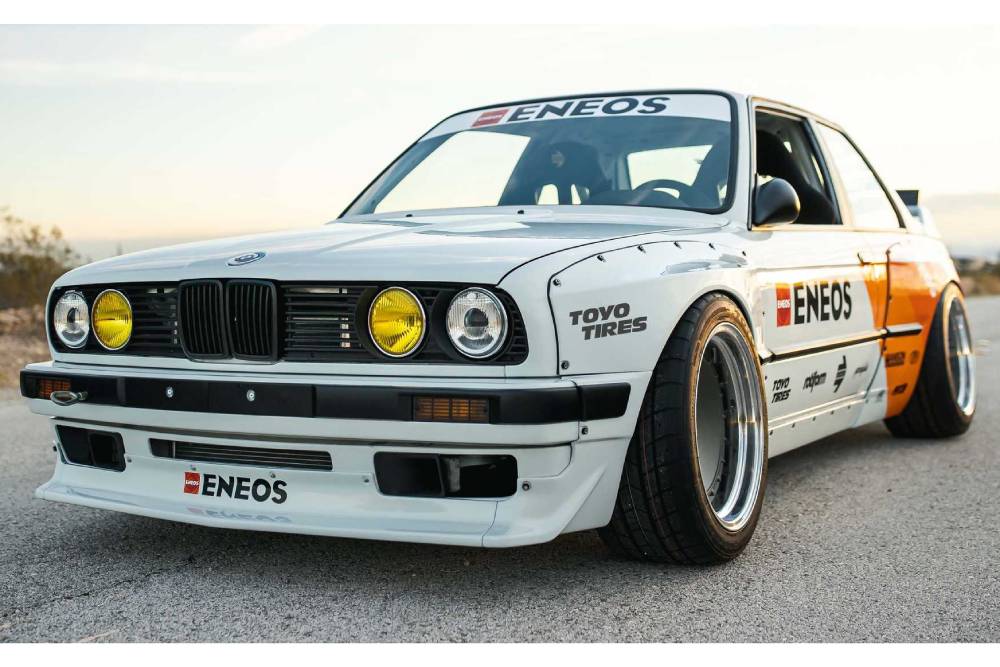 https://autogreeknews.gr/wp-content/uploads/2021/11/eneos-bmw-e30-3-series-with-honda-s2000-power-fron.jpg