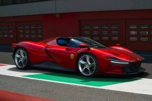 ferrari-daytona-sp3-3-4-anteriore