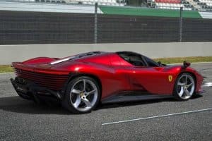 ferrari-daytona-sp3-3-4-posteriore