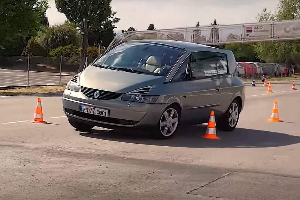 https://autogreeknews.gr/wp-content/uploads/2021/11/renault-avantime-moose-test.jpg
