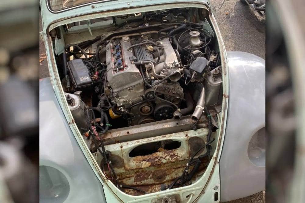 https://autogreeknews.gr/wp-content/uploads/2021/11/wrecked-honda-s2000-lives-on-as-vw-beetle-05.jpg