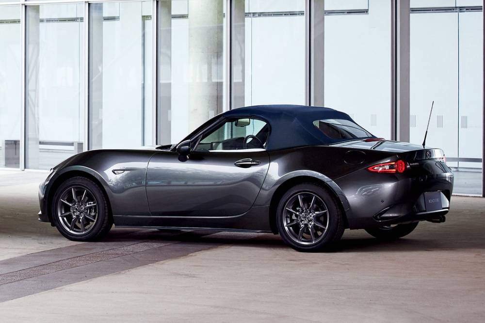 https://autogreeknews.gr/wp-content/uploads/2021/12/2022-Mazda-MX-5-002.jpg