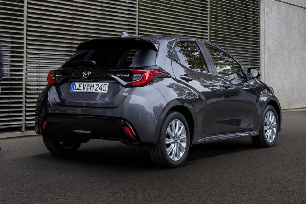 https://autogreeknews.gr/wp-content/uploads/2021/12/2022-mazda2-hybrid-breaks-cover-as-yaris-based-eco-3.jpg