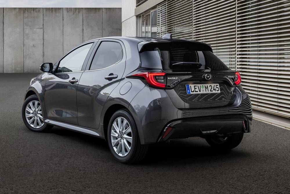 https://autogreeknews.gr/wp-content/uploads/2021/12/2022-mazda2-hybrid-breaks-cover-as-yaris-based-eco-5.jpg