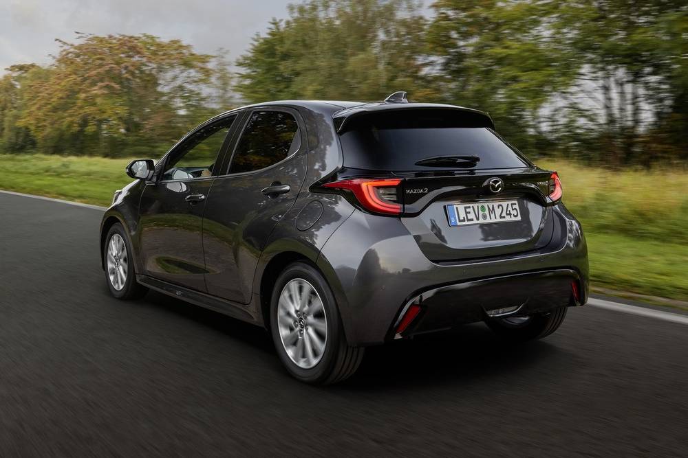 https://autogreeknews.gr/wp-content/uploads/2021/12/2022-mazda2-hybrid-breaks-cover-as-yaris-based-eco-8.jpg