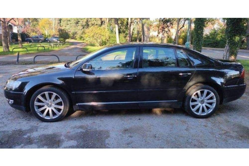 https://autogreeknews.gr/wp-content/uploads/2021/12/260000-miles-vw-phaeton-for-sale-7.jpg