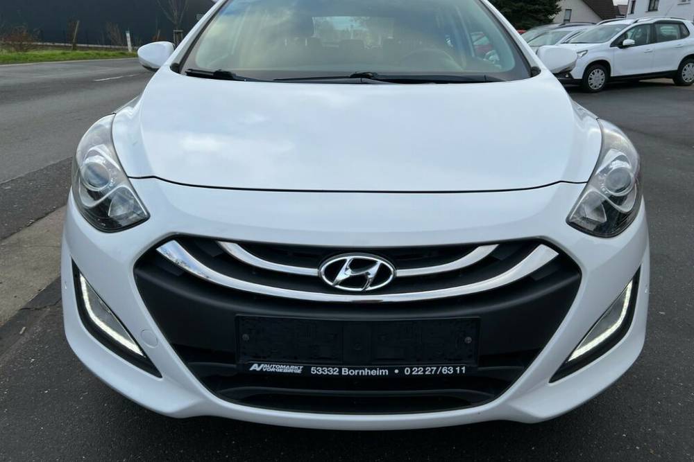 https://autogreeknews.gr/wp-content/uploads/2021/12/436430-km-hyundai-i30-for-sale-13.jpg