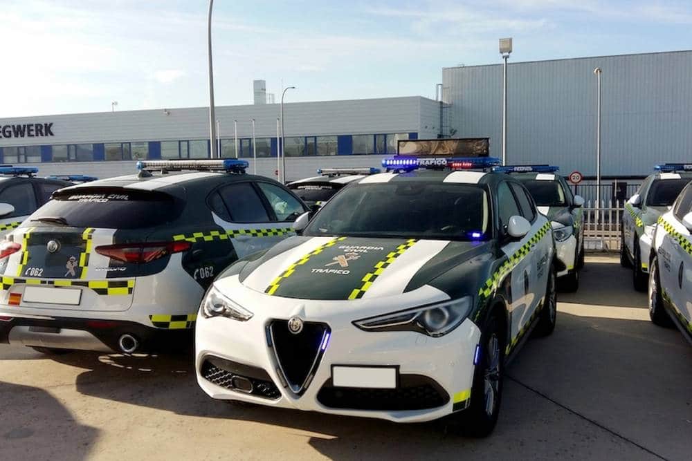 https://autogreeknews.gr/wp-content/uploads/2021/12/Alfa_Romeo_Stelvio_Guardia_Civil_ilu_05.jpg