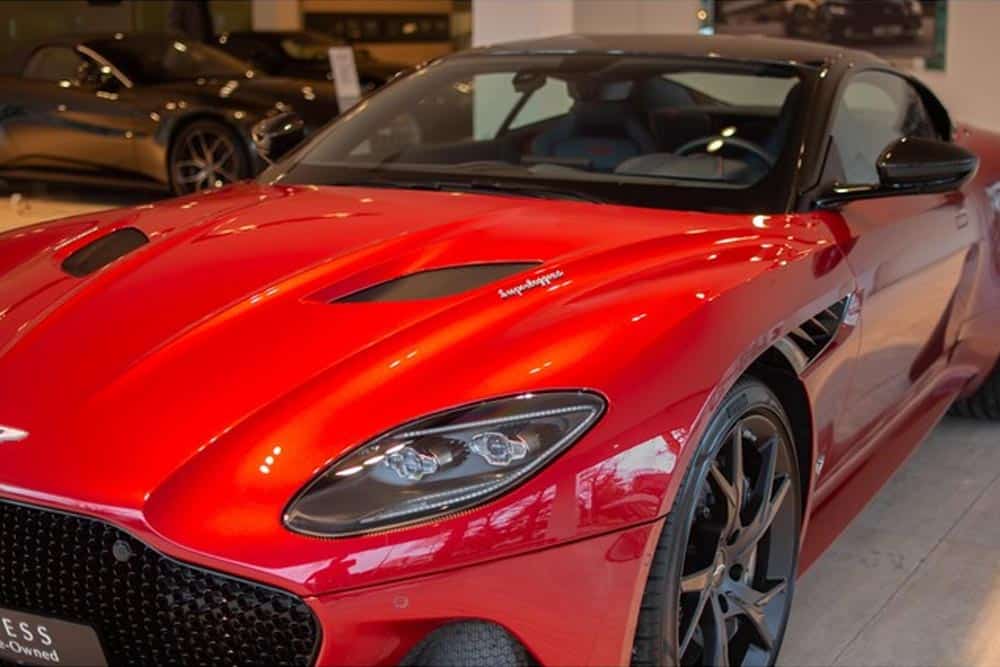 https://autogreeknews.gr/wp-content/uploads/2021/12/Aston_Martin_DBS_Superleggera_Max_Verstappen_kapo.jpg