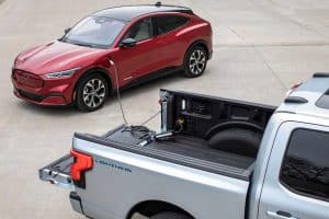 Ford-F-150-Lightning-charching-2
