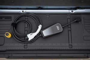 Ford-F-150-Lightning-charching-3