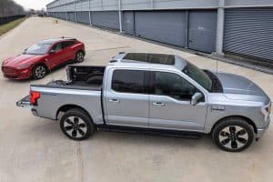 Ford-F-150-Lightning-charching-4