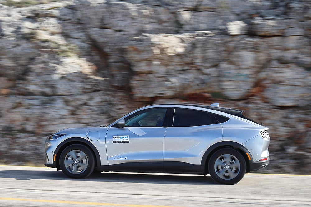 https://autogreeknews.gr/wp-content/uploads/2021/12/Ford-Mustang-Mach-E-294-hp-RWD-10.jpg