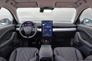 Ford Mustang Mach-E 294 hp RWD (26)