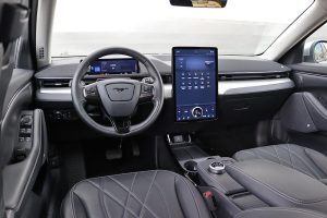 Ford Mustang Mach-E 294 hp RWD (29)