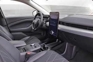 Ford Mustang Mach-E 294 hp RWD (36)