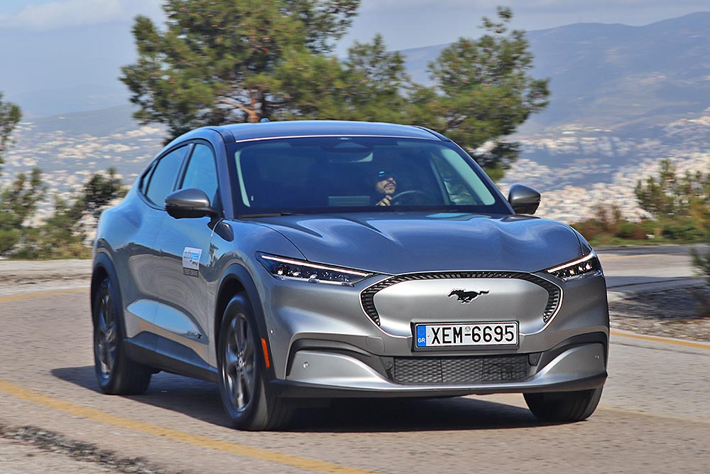 https://autogreeknews.gr/wp-content/uploads/2021/12/Ford-Mustang-Mach-E-294-hp-RWD-44-1.jpg