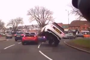 GR_Yaris_Vs_Land_Rover_Discovery