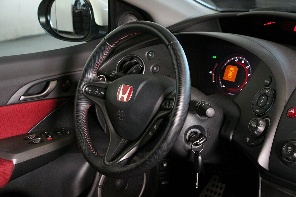 https://autogreeknews.gr/wp-content/uploads/2021/12/Honda-Civic-Type-R-Championship-White-Edition-5.jpg