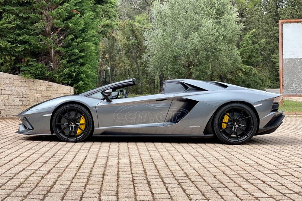 https://autogreeknews.gr/wp-content/uploads/2021/12/Lamborghini-Aventador-19-S-Roadster-6.jpg