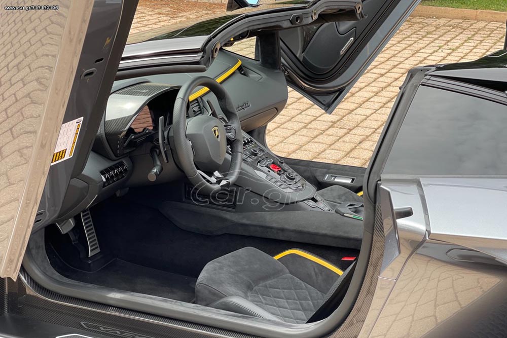 https://autogreeknews.gr/wp-content/uploads/2021/12/Lamborghini-Aventador-19-S-Roadster-9.jpg