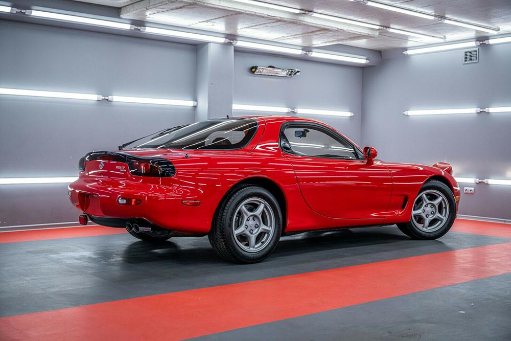 https://autogreeknews.gr/wp-content/uploads/2021/12/Mazda-RX-7-1995-4.jpg