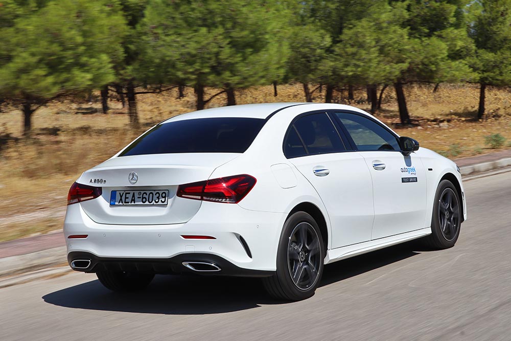 https://autogreeknews.gr/wp-content/uploads/2021/12/Mercedes-A-250-e-Sedan-2.jpg