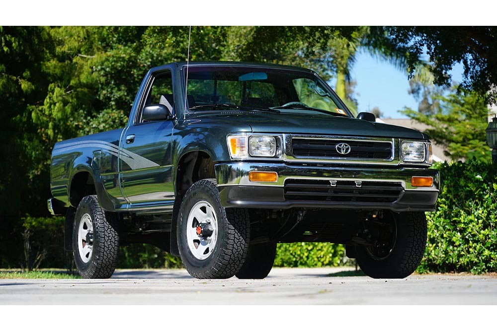 https://autogreeknews.gr/wp-content/uploads/2021/12/Toyota-Hilux-1993-1.jpg