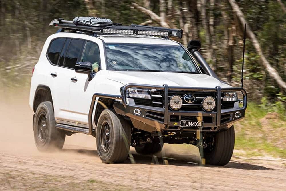 https://autogreeknews.gr/wp-content/uploads/2021/12/Toyota-Land-Cruiser-Series-300-tuned-by-TJM-4.jpg