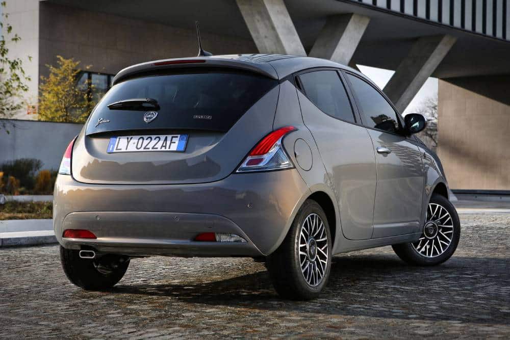 https://autogreeknews.gr/wp-content/uploads/2021/12/Ypsilon-Alberta-Ferretti-5.jpg