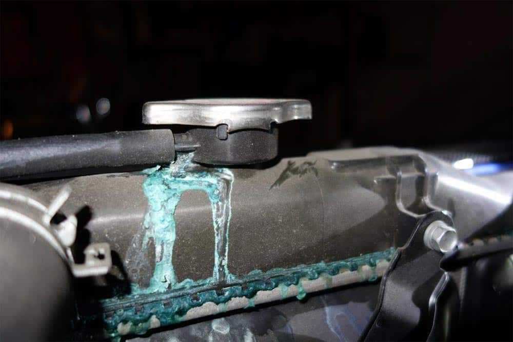 https://autogreeknews.gr/wp-content/uploads/2021/12/antifreeze-leaking-2.jpg