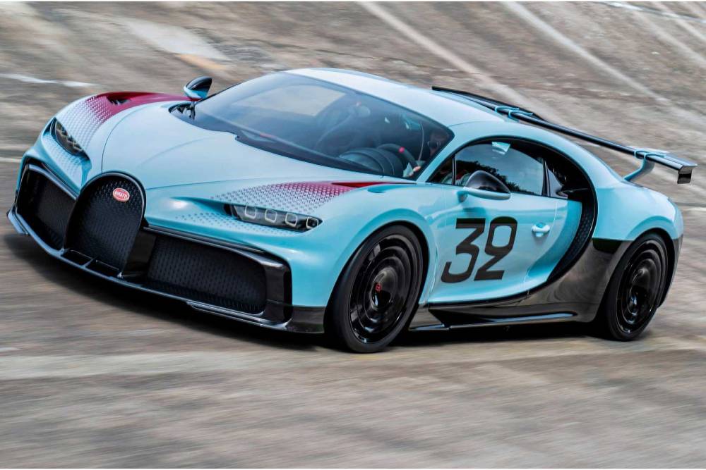 https://autogreeknews.gr/wp-content/uploads/2021/12/bugatti-sur-mesure-chiron-pur-sport-2.jpg