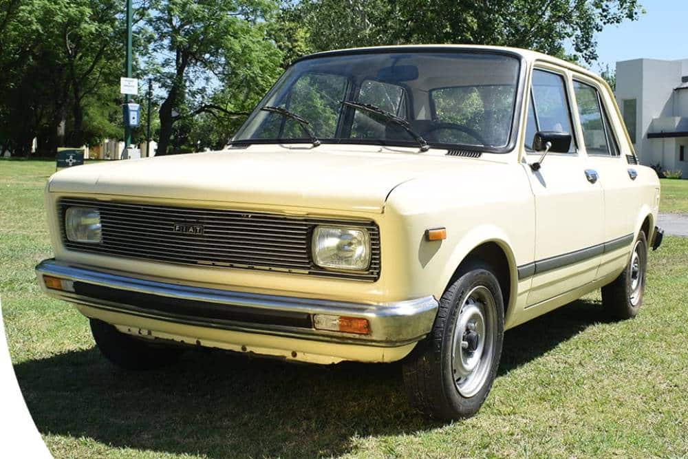 https://autogreeknews.gr/wp-content/uploads/2021/12/diego-maradonas-fiat-128-europa-for-sale-7.jpg