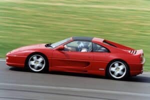 Ηδονικές V8 απολαύσεις με Ferrari F355 GTS (+video)