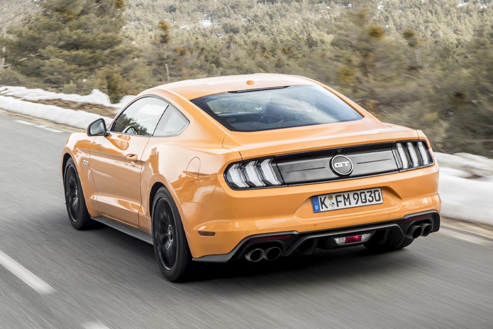 https://autogreeknews.gr/wp-content/uploads/2021/12/ford-mustang-hybrid-kinisi-pisw.jpg