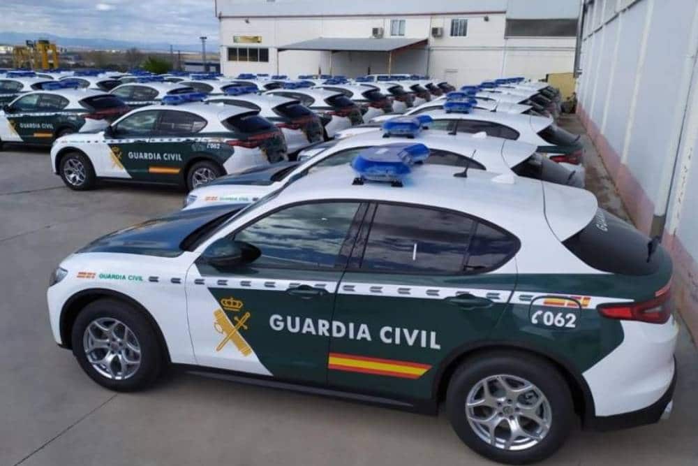 https://autogreeknews.gr/wp-content/uploads/2021/12/guardia-civil-alfa-romeo-stelvio-03.jpg