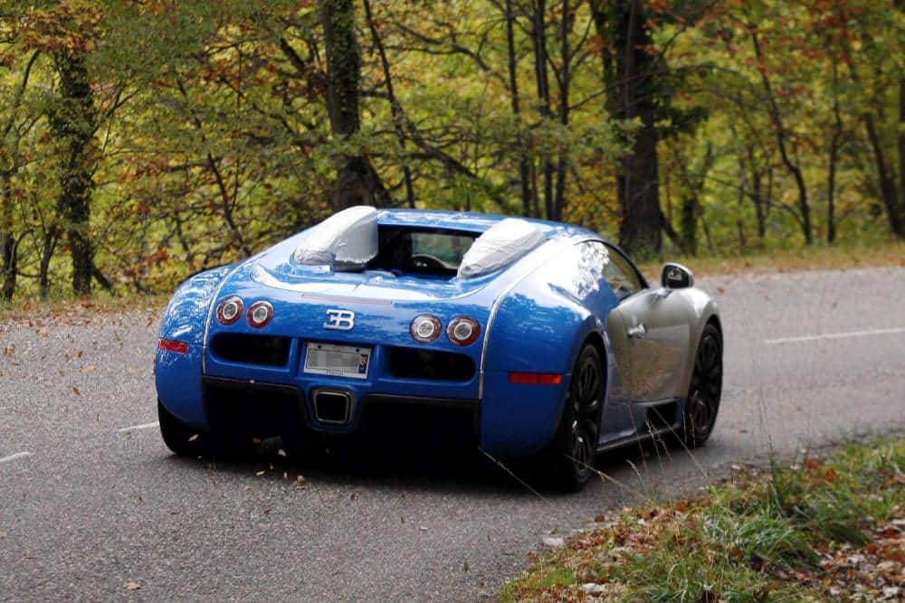https://autogreeknews.gr/wp-content/uploads/2021/12/meet-the-man-who-drives-bugattis-for-a-living-spen-4.jpg