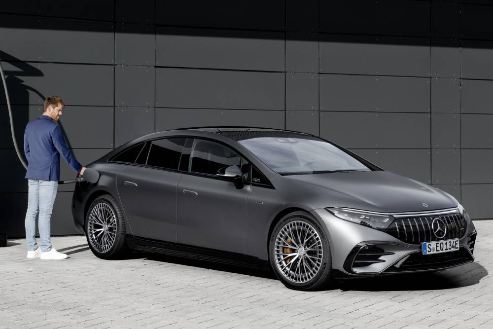 https://autogreeknews.gr/wp-content/uploads/2021/12/mercedes-amg_eqs_53_4matic_5.jpg