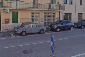 this-1970-lancia-fulvia-sat-parked-in-the-same-spo (3)