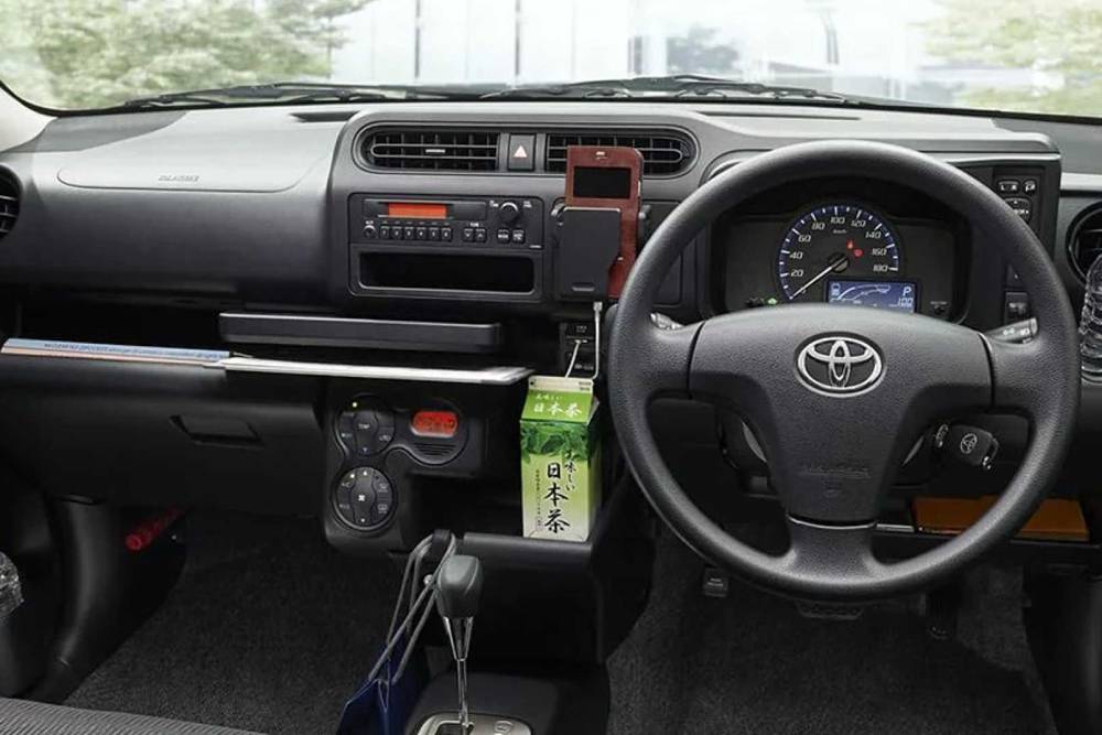 https://autogreeknews.gr/wp-content/uploads/2021/12/toyota-probox-interior-dashboard.jpg