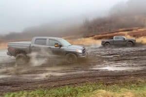 toyota-tundra-and-ford-f-150-off-road-comparison-i (1)