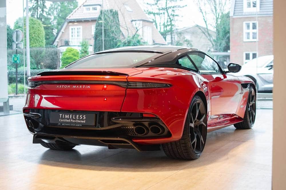 https://autogreeknews.gr/wp-content/uploads/2021/12/verstappens-aston-martin-dbs-superleggera-for-sale-05.jpg