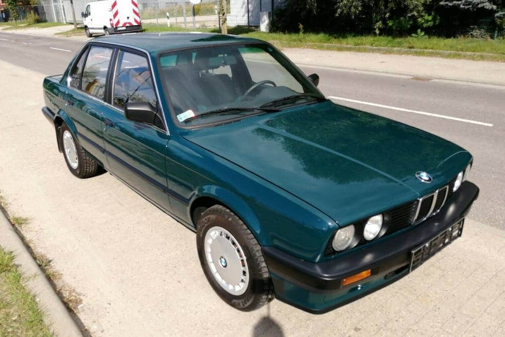 https://autogreeknews.gr/wp-content/uploads/2022/01/1990-bmw-324td-for-sale-4.jpg