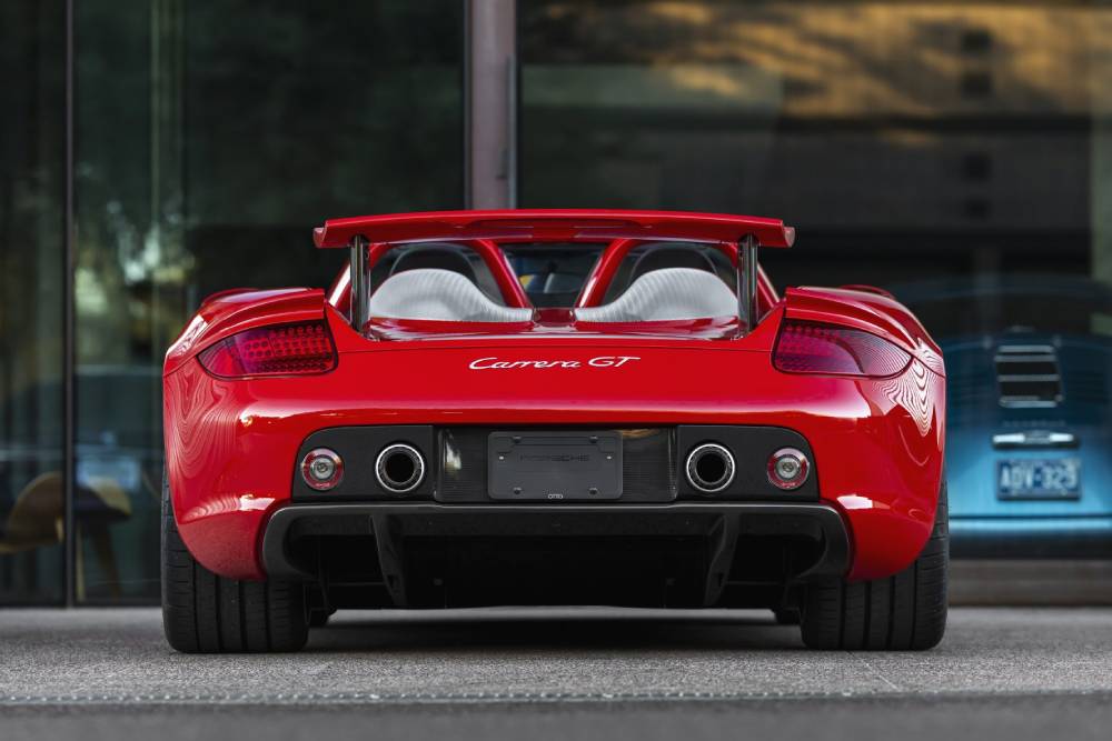 https://autogreeknews.gr/wp-content/uploads/2022/01/2005-Porsche-Carrera-GT-record-auction-8.jpg