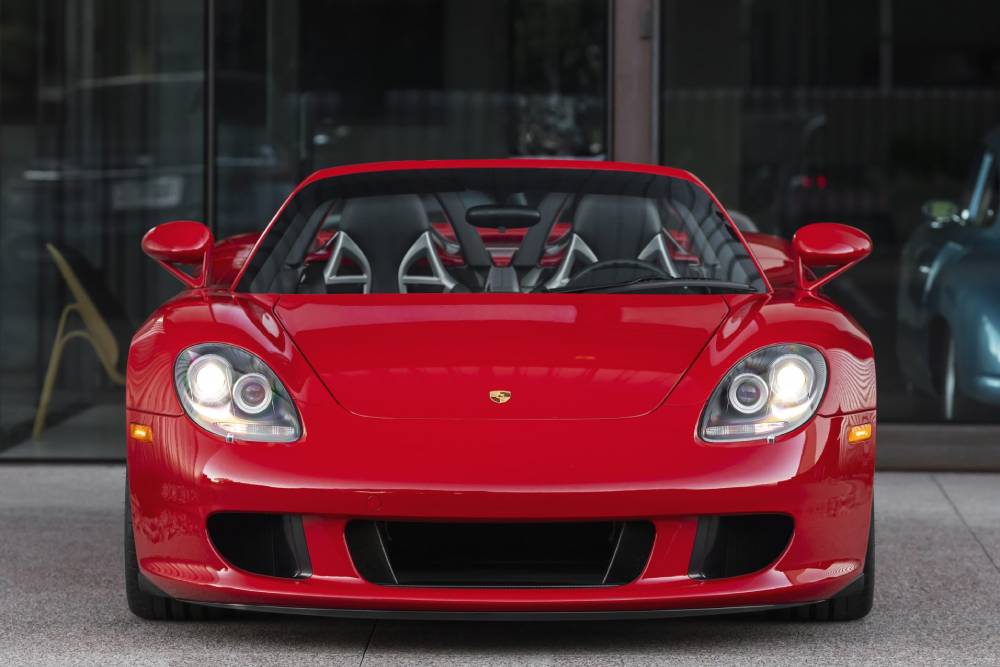 https://autogreeknews.gr/wp-content/uploads/2022/01/2005-Porsche-Carrera-GT-record-auction-9.jpg