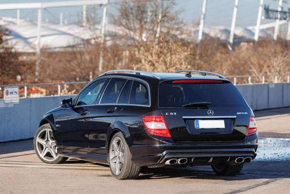 https://autogreeknews.gr/wp-content/uploads/2022/01/2010-Mercedes-Benz-C63-AMG-Estate-Michael-Schumach-3.jpg