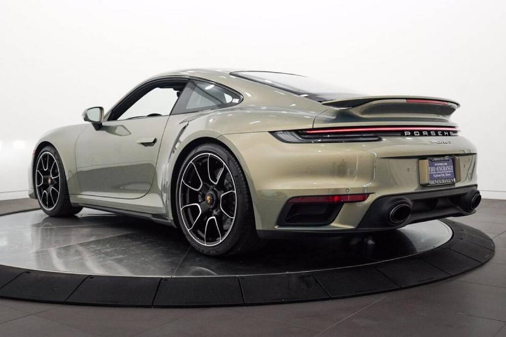 https://autogreeknews.gr/wp-content/uploads/2022/01/2021-Porsche-911-Turbo-S-Dealer-17.jpg