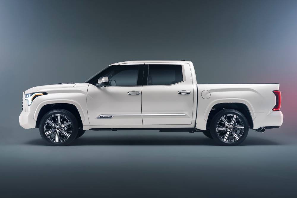 https://autogreeknews.gr/wp-content/uploads/2022/01/2022-Toyota-Tundra-Capstone-2.jpg