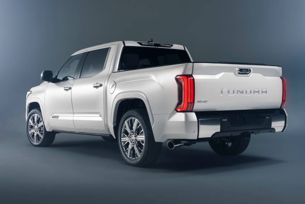 https://autogreeknews.gr/wp-content/uploads/2022/01/2022-Toyota-Tundra-Capstone-3.jpg